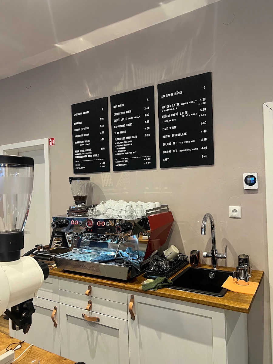 Speisekarte, Paw-Over Café