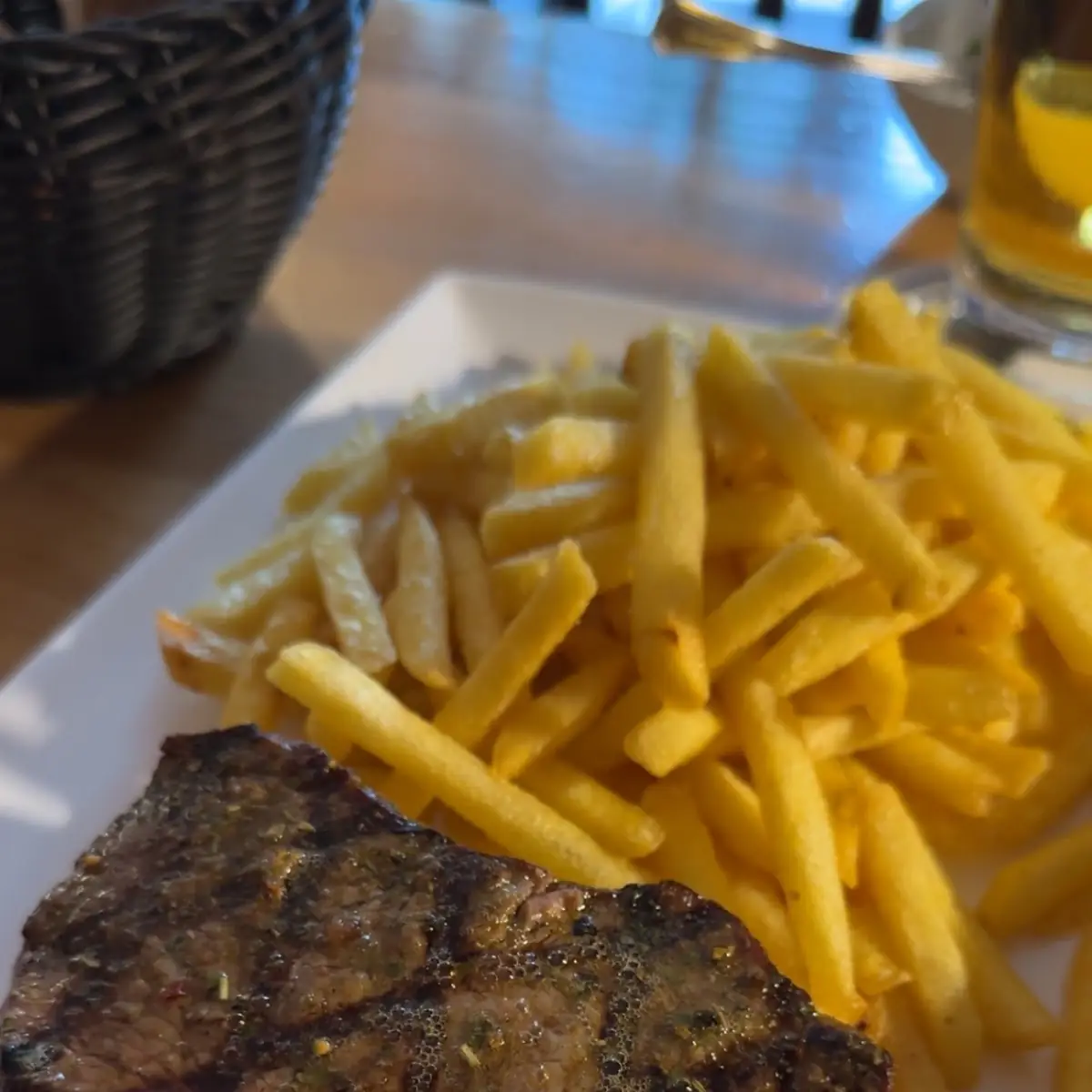 Essen und Trinken, Eddy's Bodega