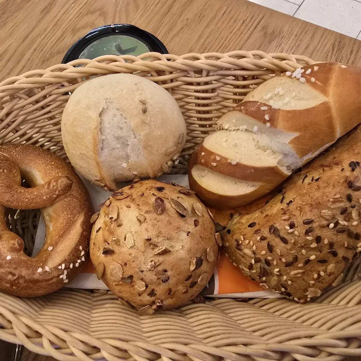 Essen und Trinken, Bäckerei Gnaier im REWE Dillingen