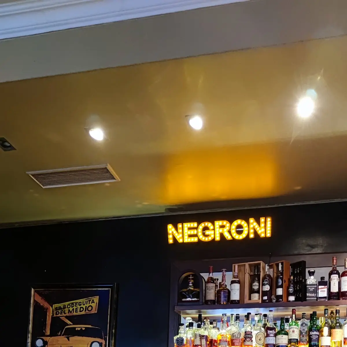 Atmosphäre, Negroni Bar