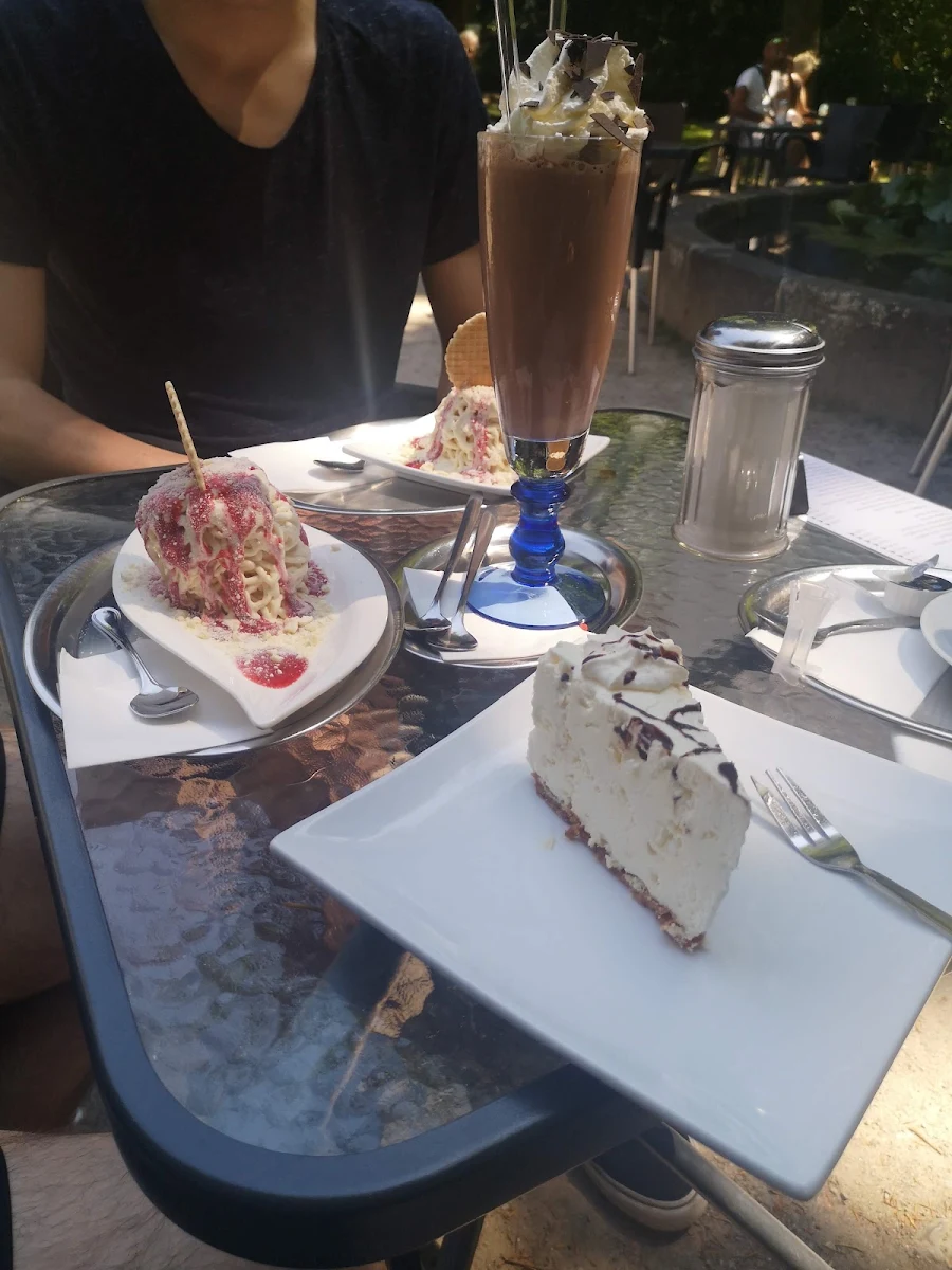 Essen und Trinken, Eiscafé Orangerie