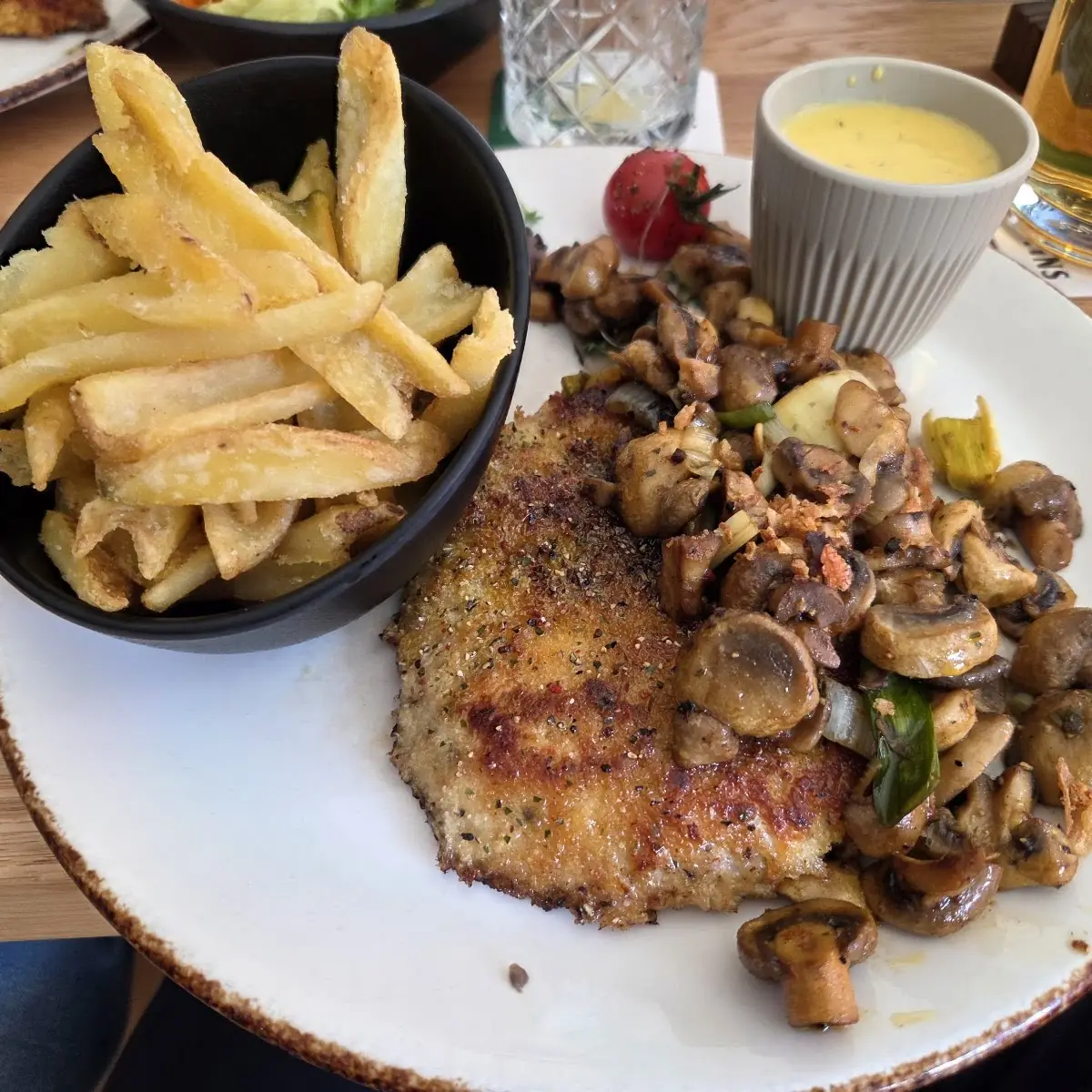 Essen und Trinken, TORHAUS Möhnesee GmbH