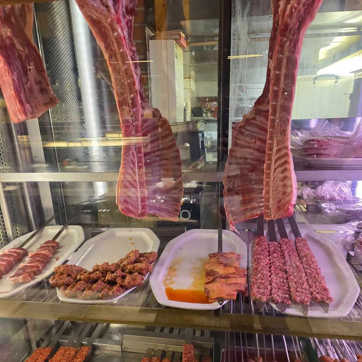 Essen und Trinken, Lades Holzkohlegrill Restaurant Hamburg