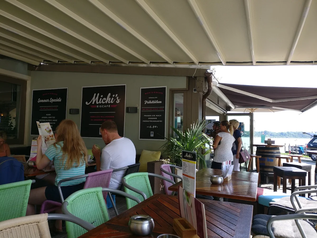 Atmosphäre, Michi’s Eiscafé