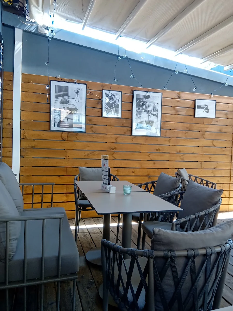 Atmosphäre, Michi’s Eiscafé