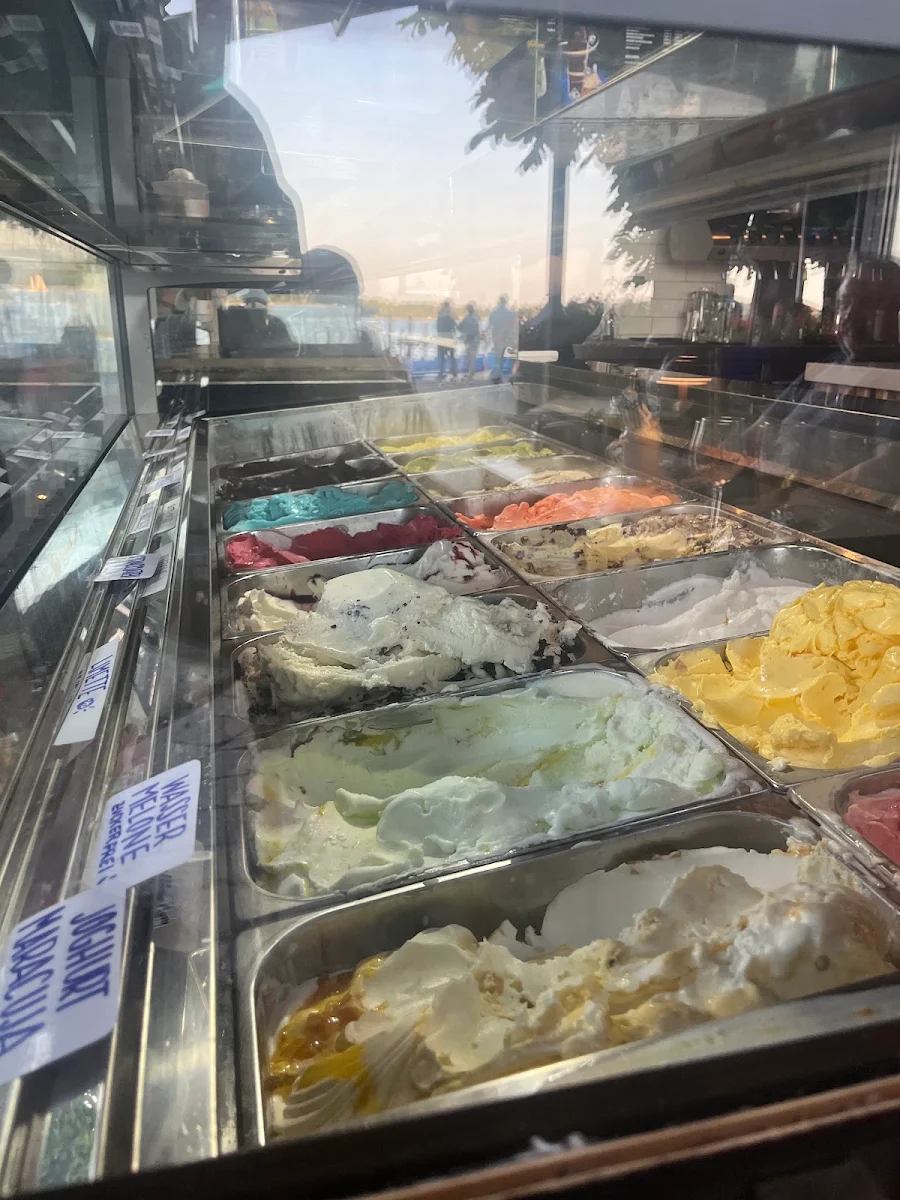Atmosphäre, Michi’s Eiscafé