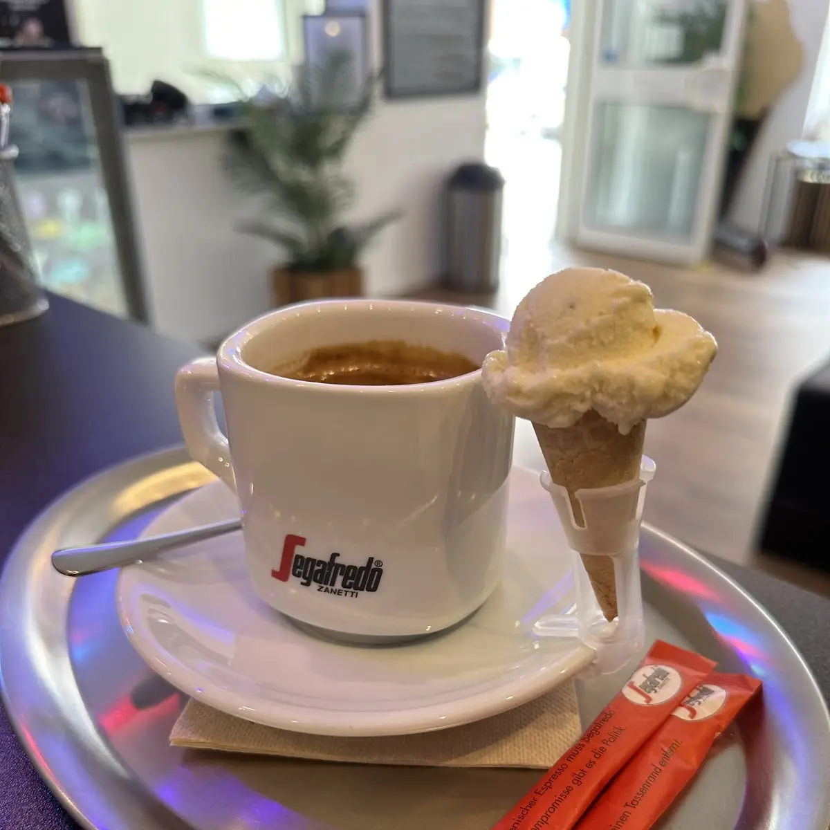 Essen und Trinken, Eiscafé Loumica