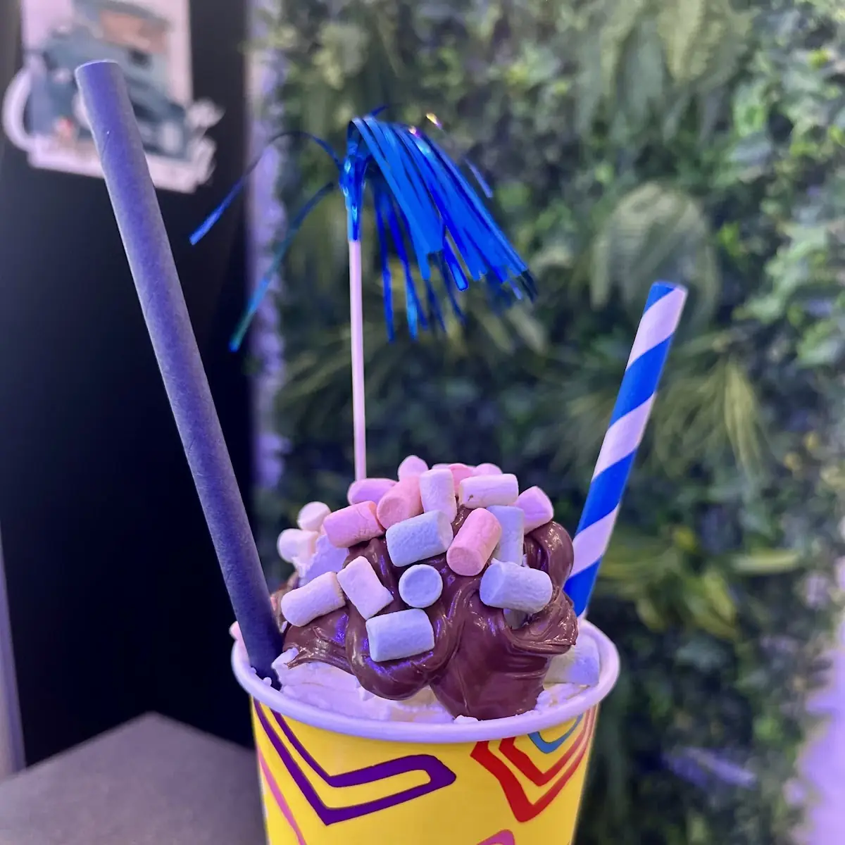 Essen und Trinken, Eiscafé Loumica