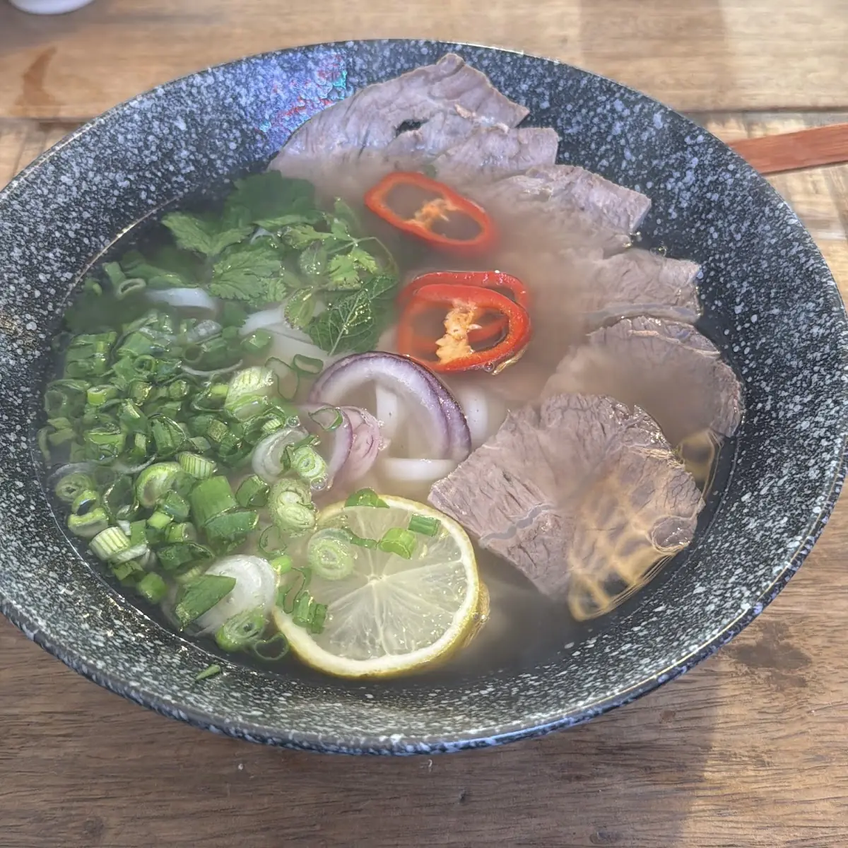 Essen und Trinken, Noaghi - Sushi, Nudelsuppen & Street Food
