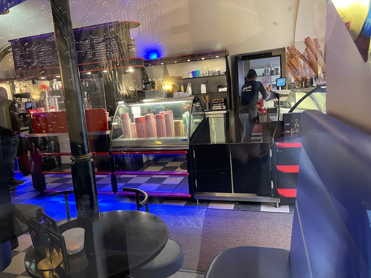 Atmosphäre, Alfredo Eiscafé