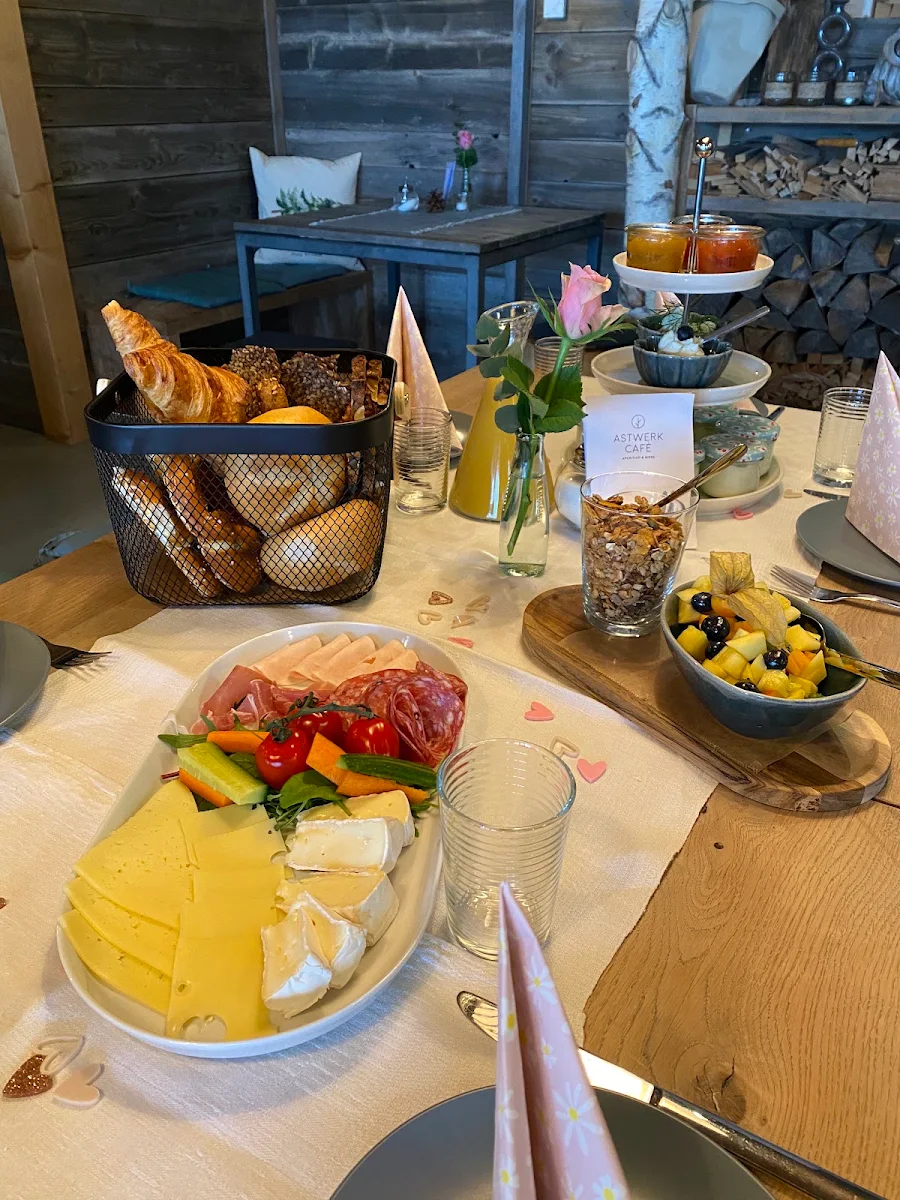 Essen und Trinken, ASTWERK