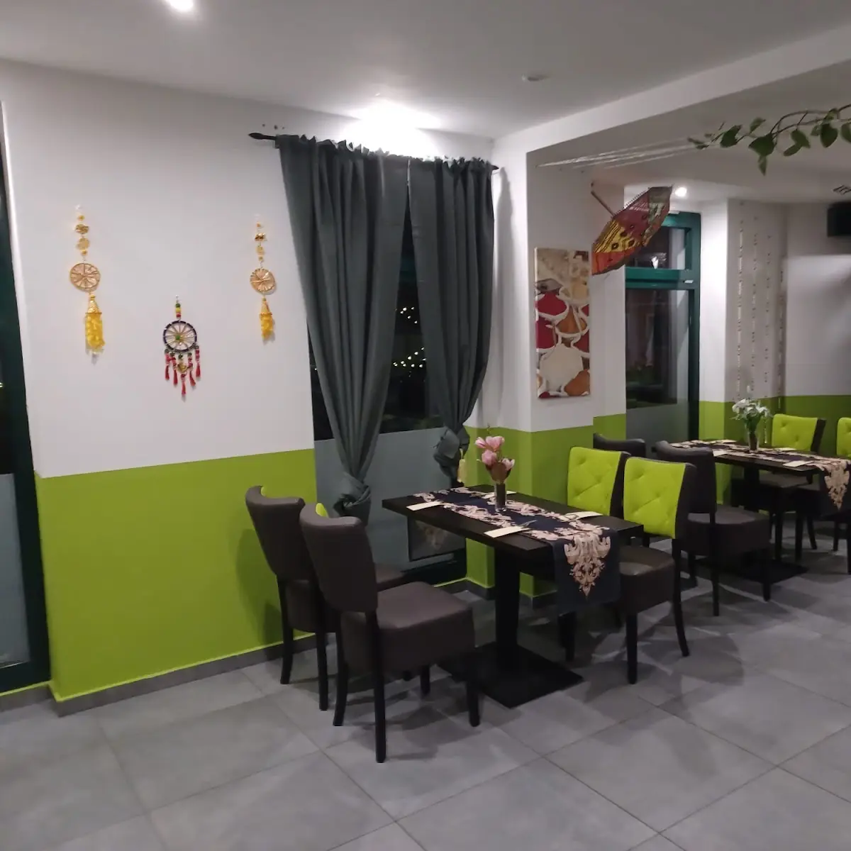 Atmosphäre, Bambi Pizza Service -Bimal Kumar