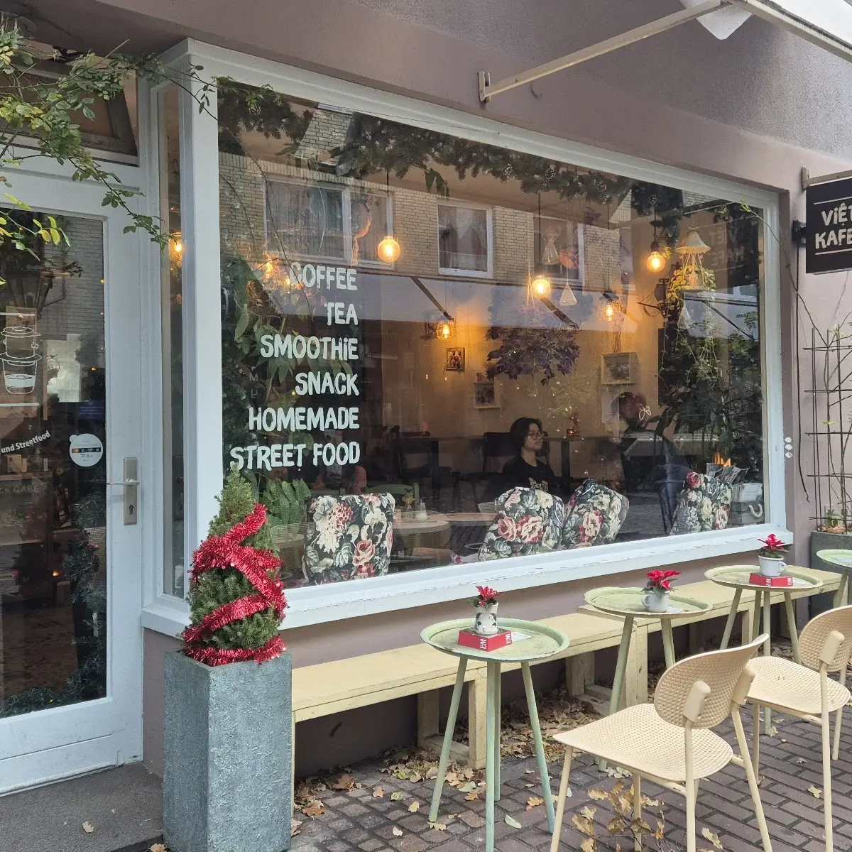 Atmosphäre, Viet Kafe