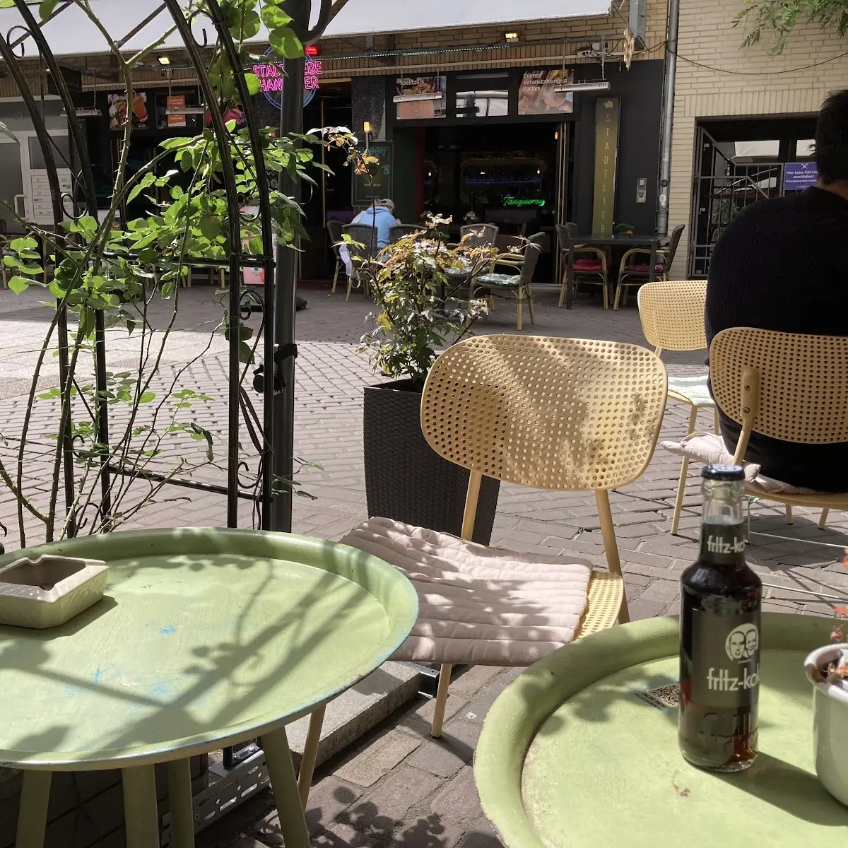 Atmosphäre, Viet Kafe