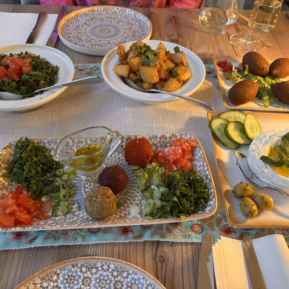 Essen und Trinken, Zeder Grapes & Grains