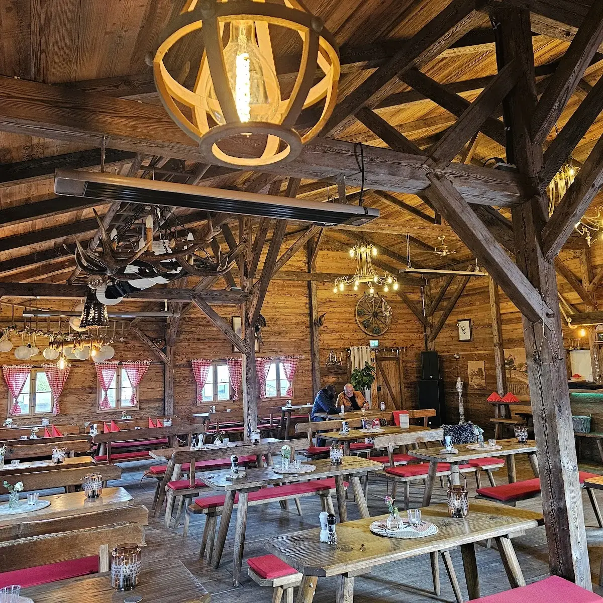Atmosphäre, Ivos Almhütte