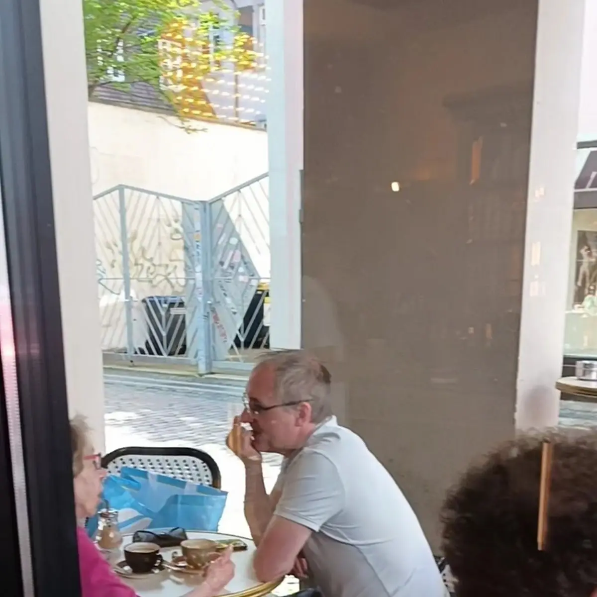 Atmosphäre, Fili Café