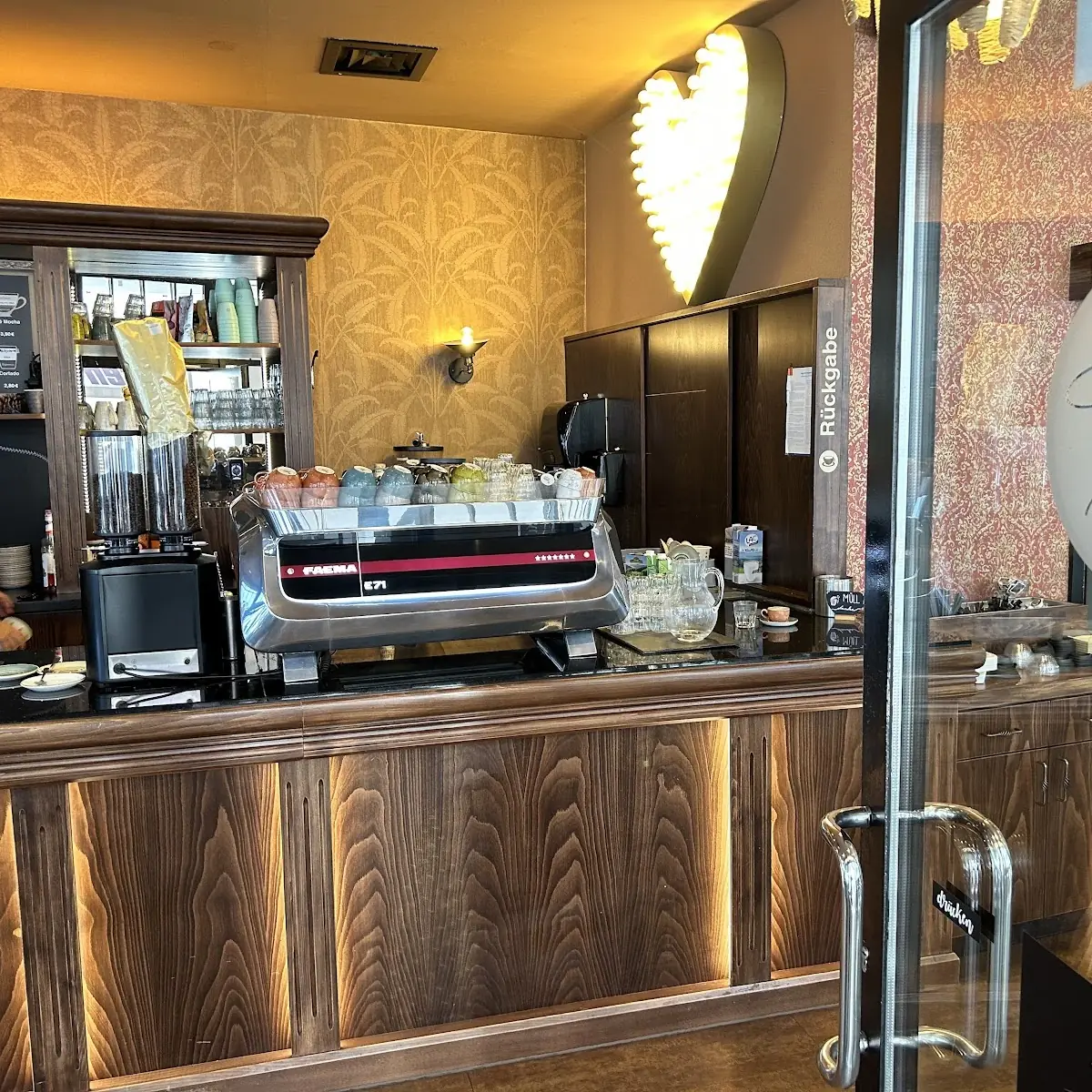 Atmosphäre, Fili Café