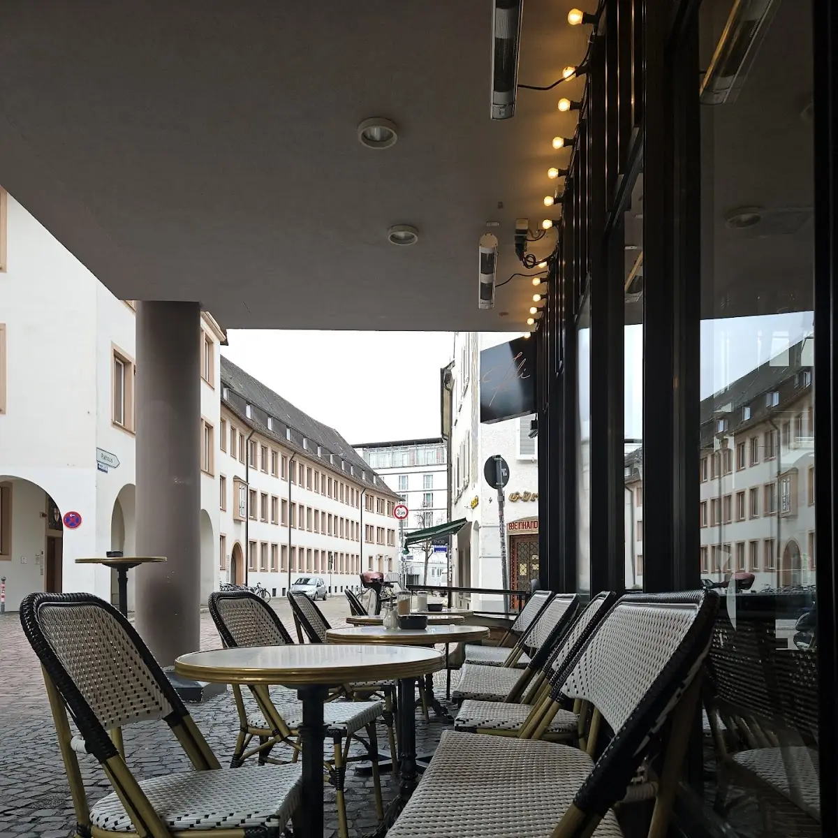 Atmosphäre, Fili Café