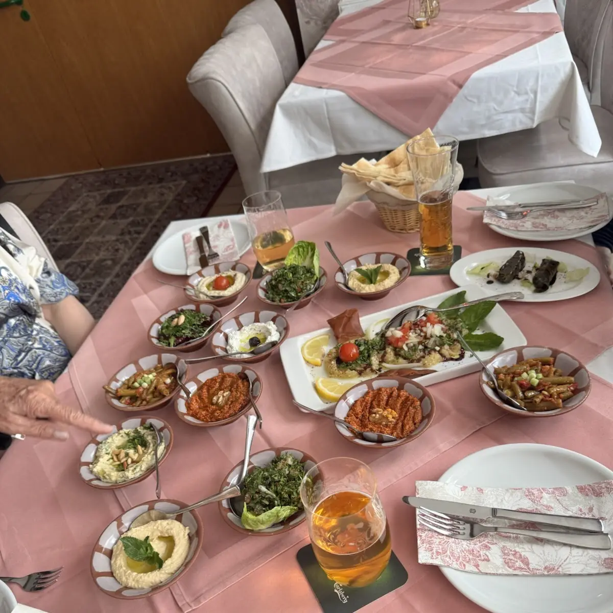 Essen und Trinken, Nay Restaurant