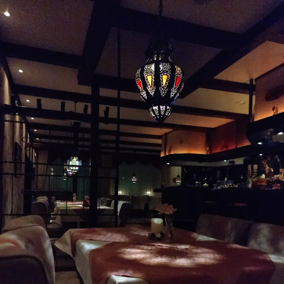 Atmosphäre, Nay Restaurant