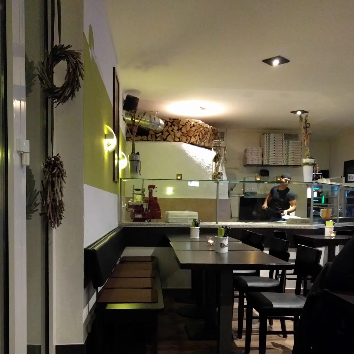 Atmosphäre, PIZZALIEBE INNSTRASSE