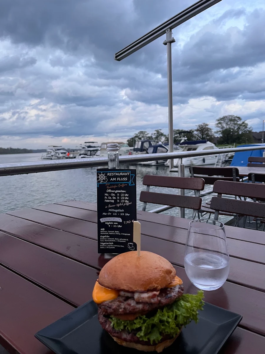 Speisekarte, Restaurant am Fluss