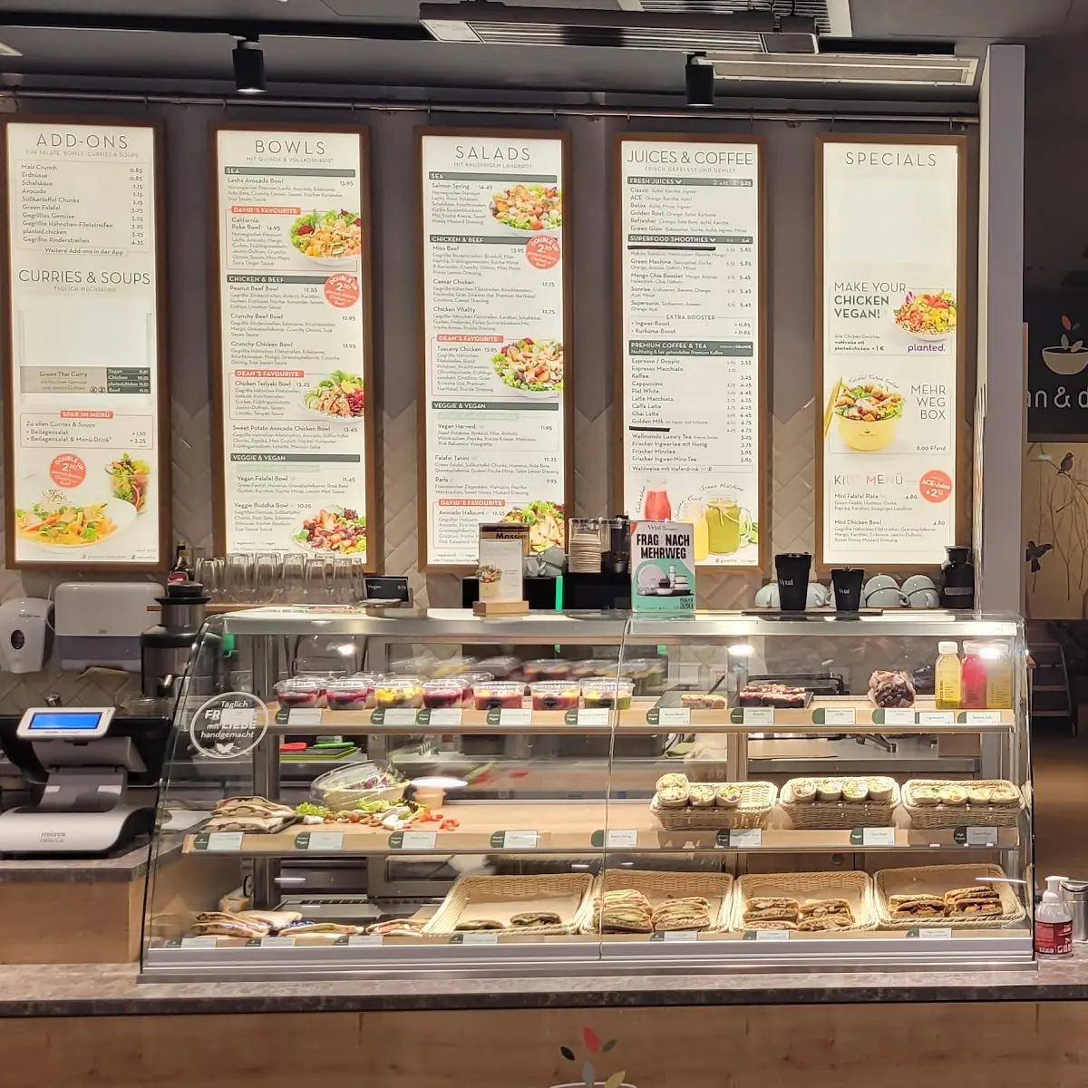 Atmosphäre, dean&david | Bowls, Salate, Curries & Snacks im Hauptbahnhof Leipzig