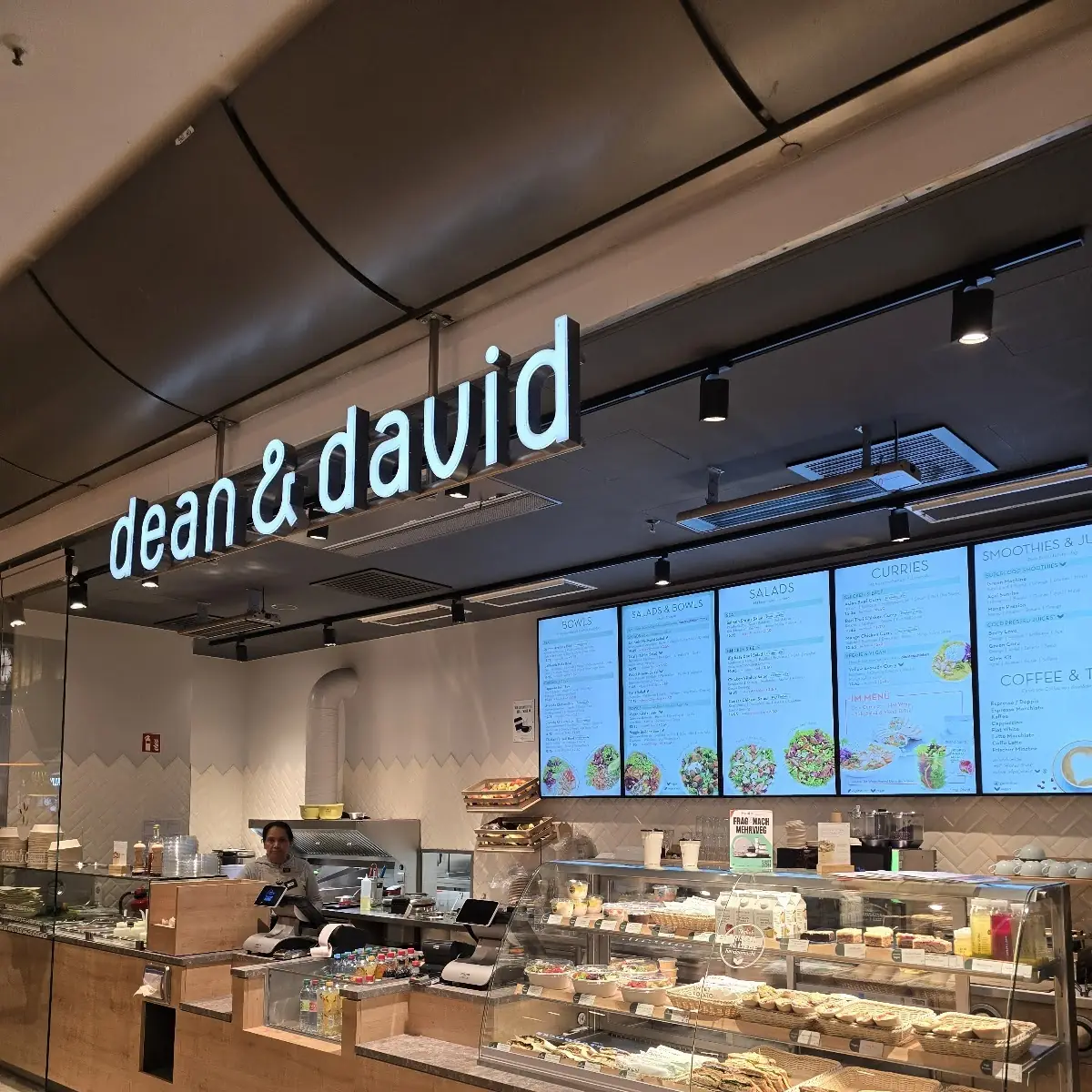 Atmosphäre, dean&david | Bowls, Salate, Curries & Snacks im Hauptbahnhof Leipzig
