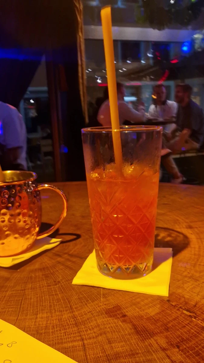 Atmosphäre, VINYL Bar