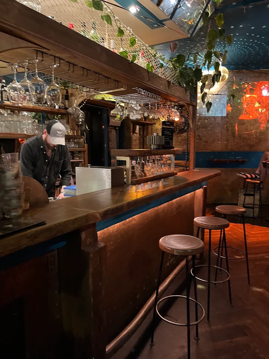 Atmosphäre, VINYL Bar