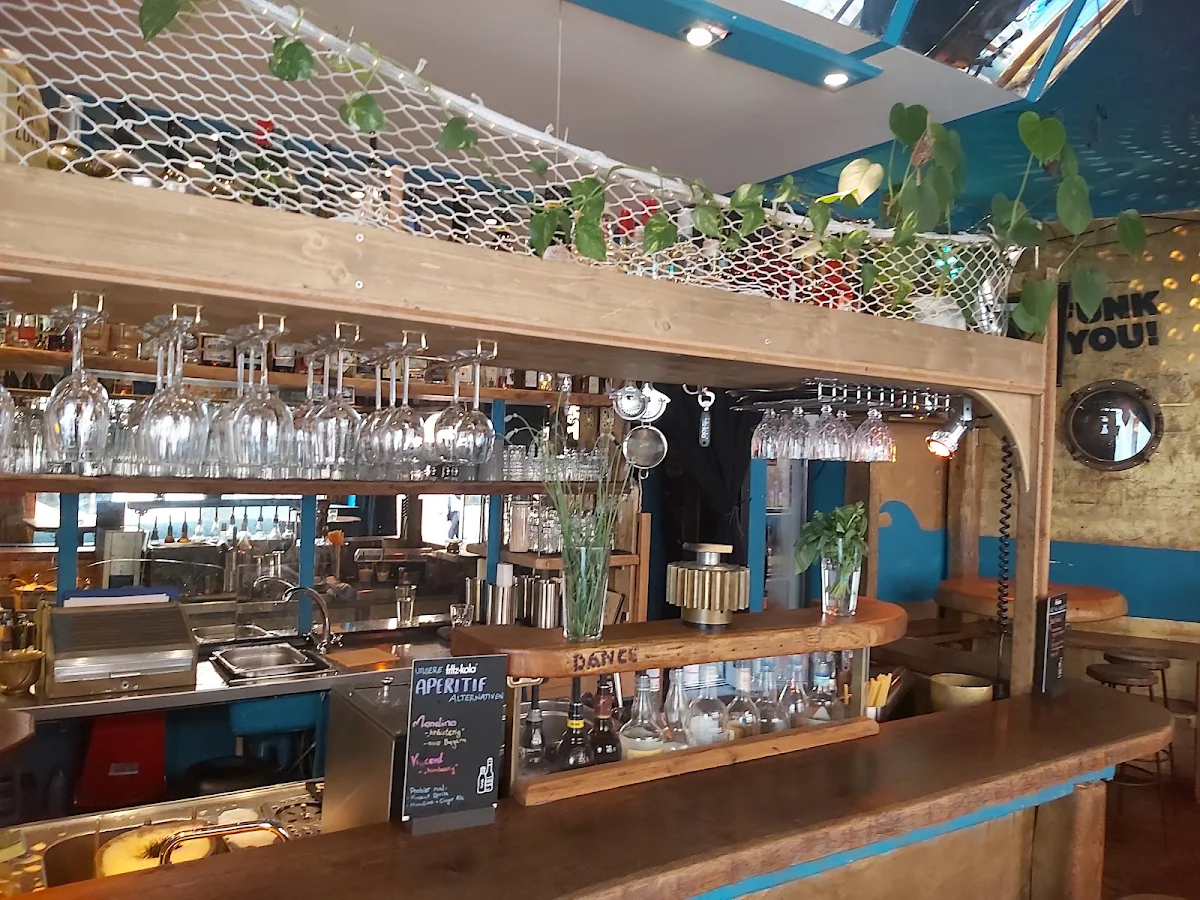 Atmosphäre, VINYL Bar