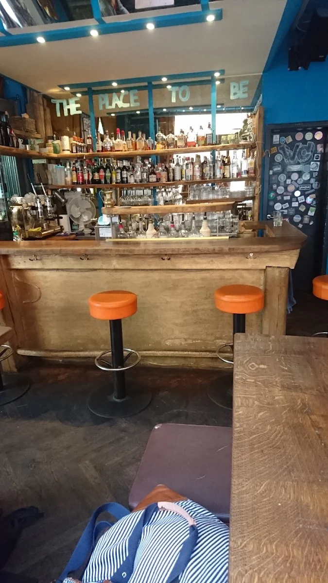 Atmosphäre, VINYL Bar