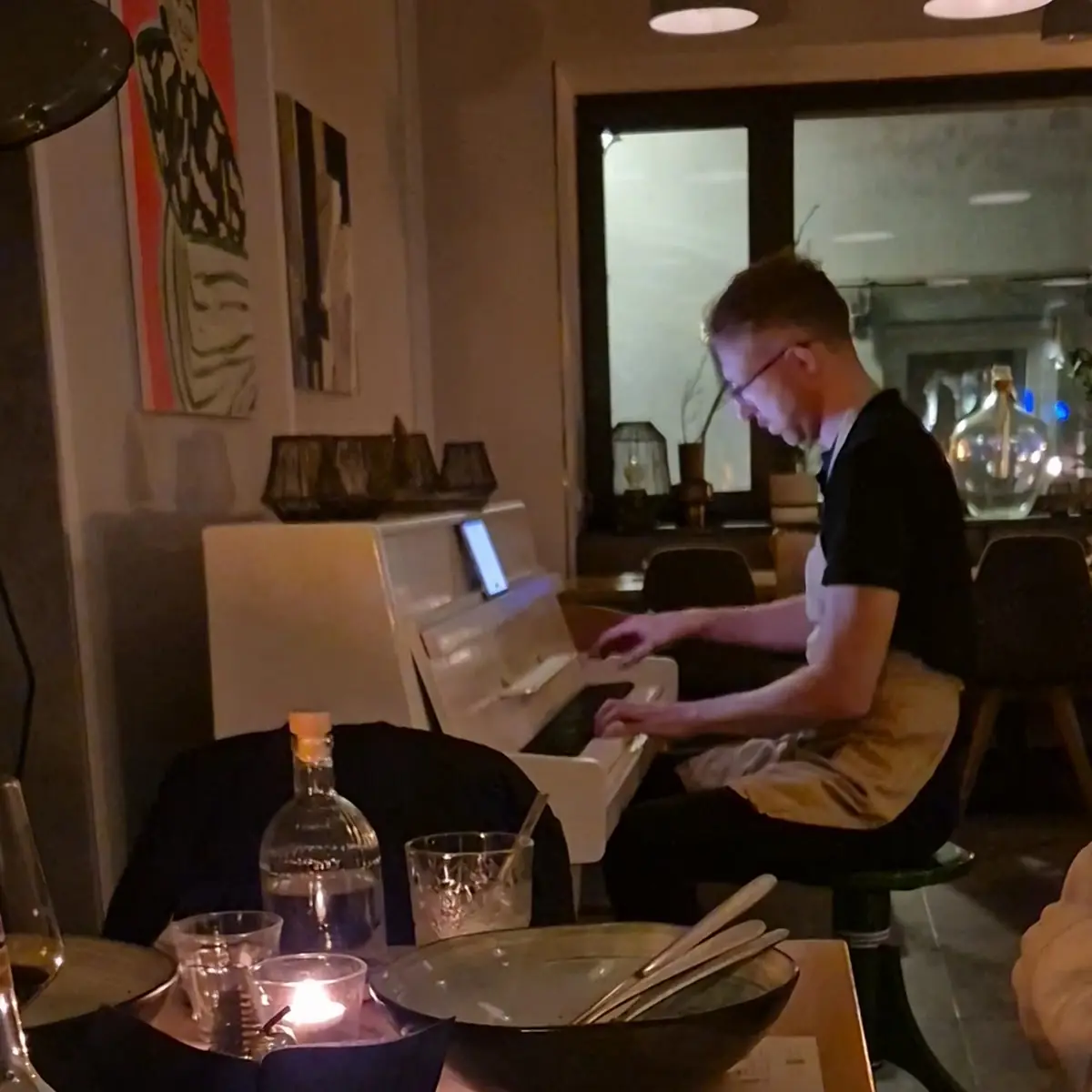 Essen und Trinken, Fingerly Restobar