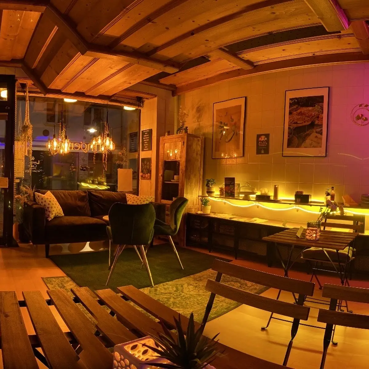 Atmosphäre, Fingerly Restobar