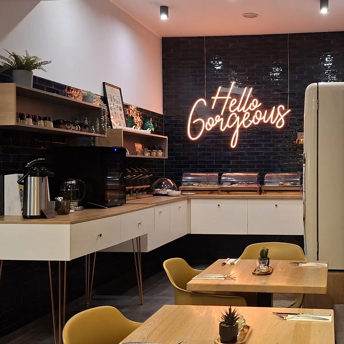 Atmosphäre, Fingerly Restobar
