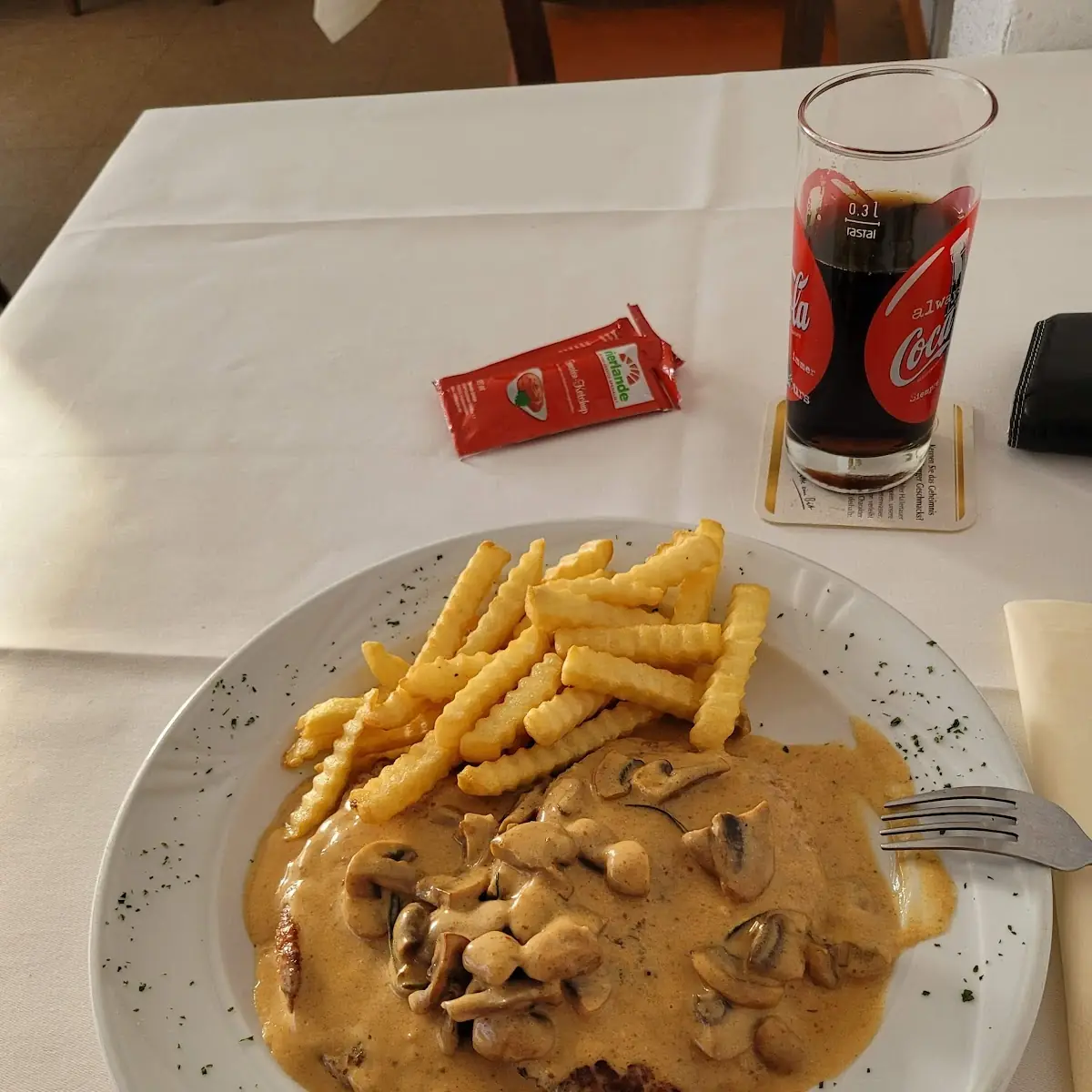 Essen und Trinken, Pizzeria Trattoria Raffaello Inh. Cesare Tangredi