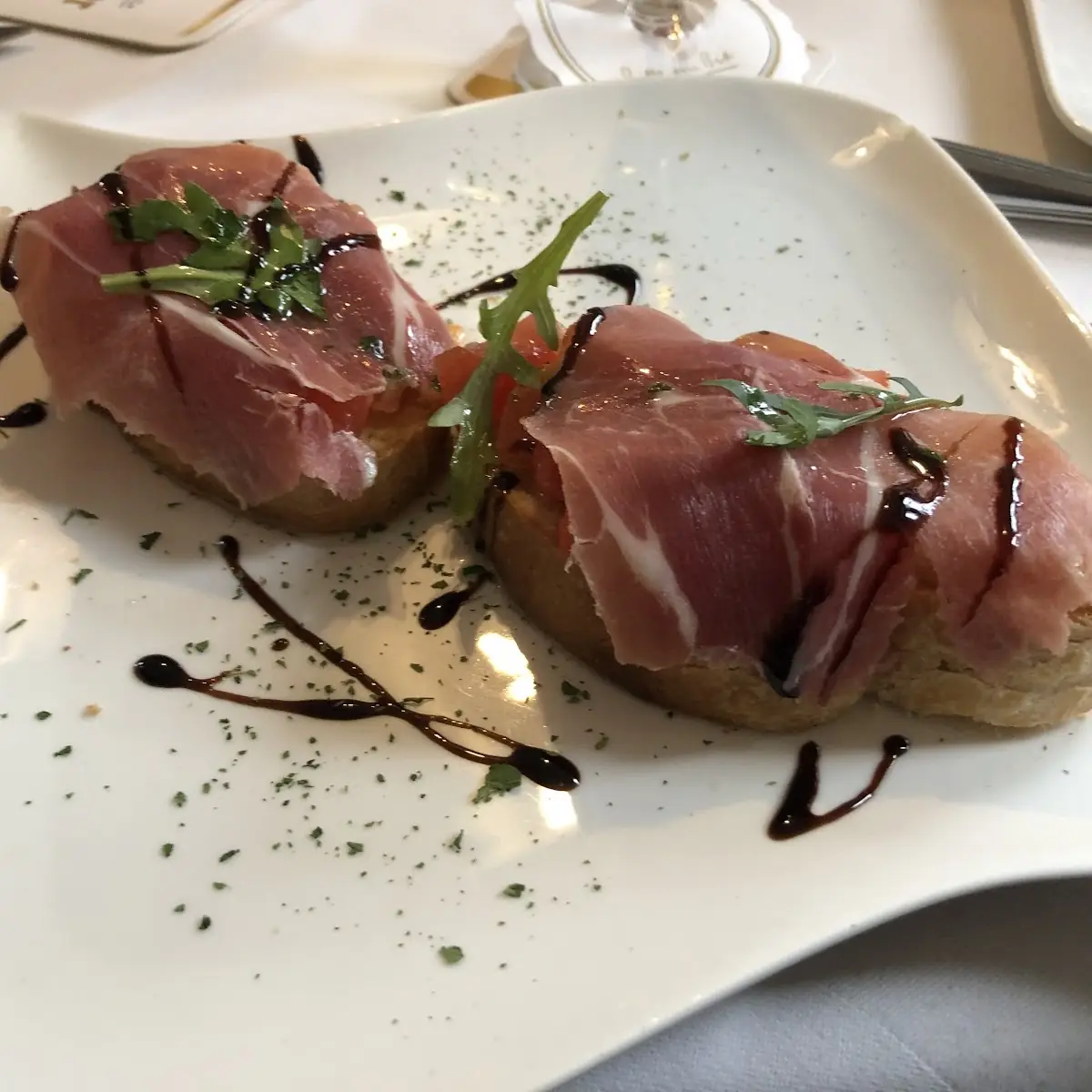 Essen und Trinken, Pizzeria Trattoria Raffaello Inh. Cesare Tangredi