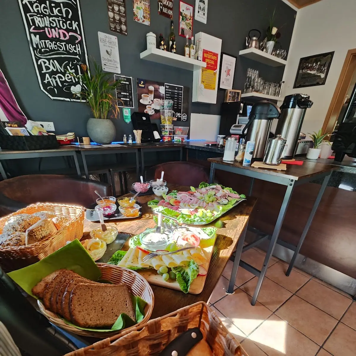 Essen und Trinken, Cafe & Bistro Wallis