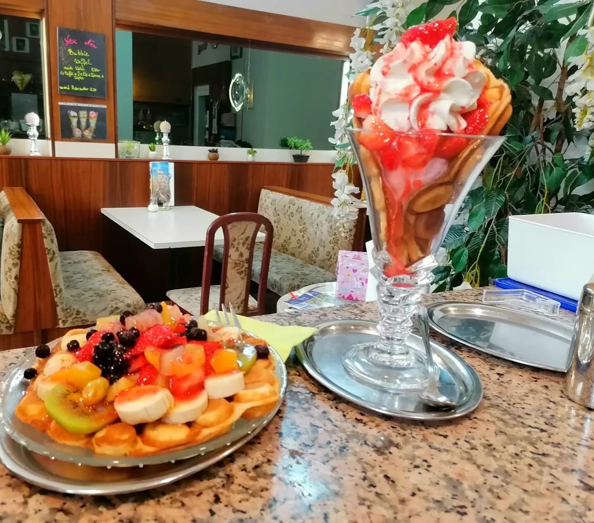 Essen und Trinken, Eiscafé Dolomiten, Echtes italienisches Eis seit 50 Jahren aus den Dolomiten