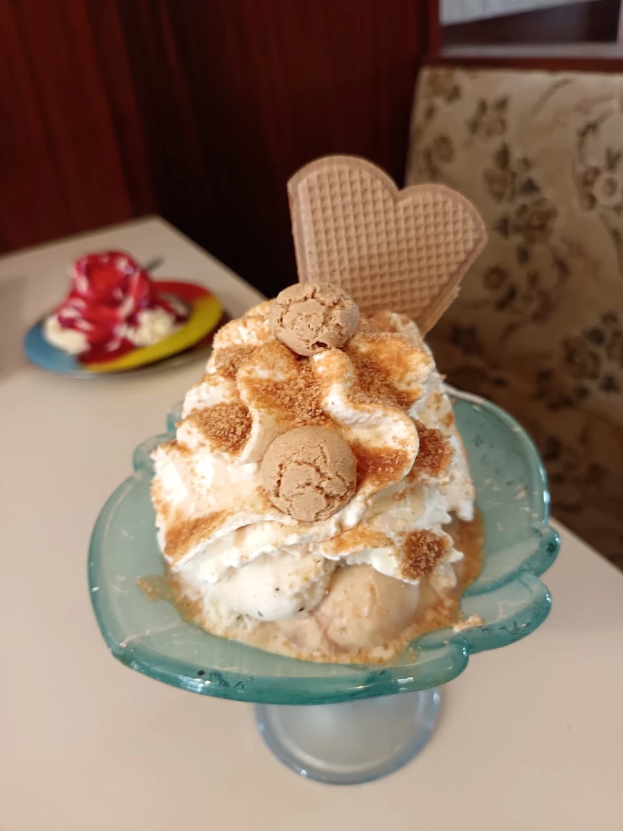 Essen und Trinken, Eiscafé Dolomiten, Echtes italienisches Eis seit 50 Jahren aus den Dolomiten