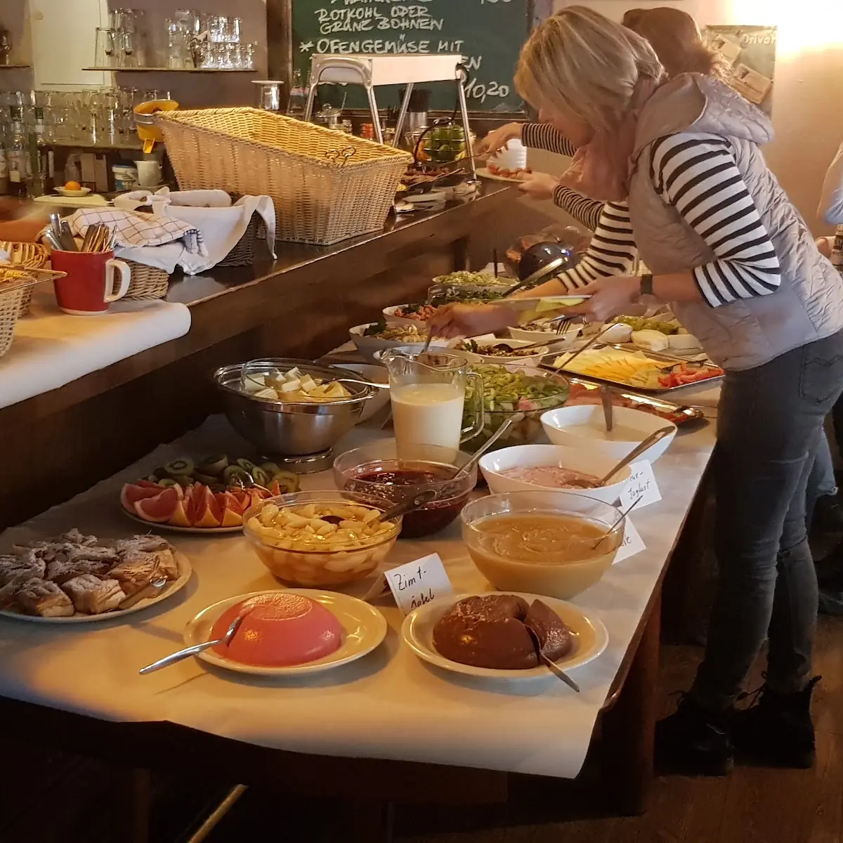Essen und Trinken, Bottoms Up