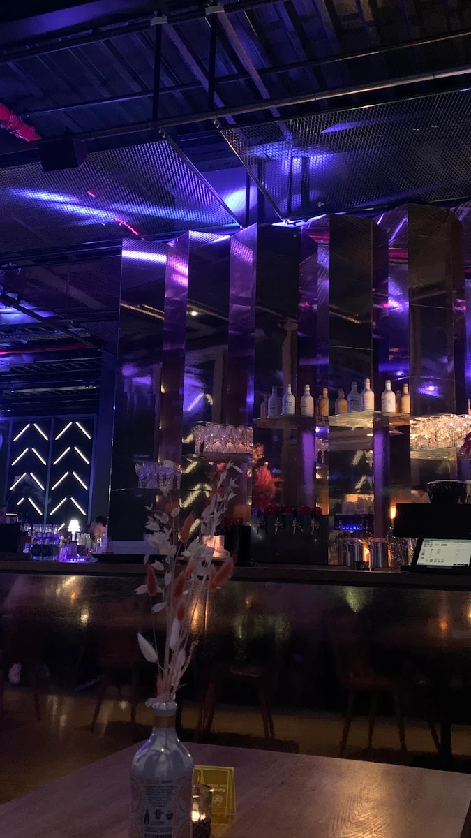 Atmosphäre, Bar 260°