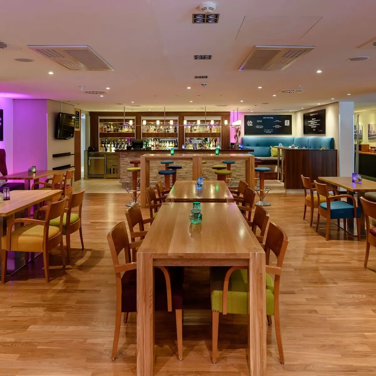 Atmosphäre, BAR - RESTAURANT - GARDEN