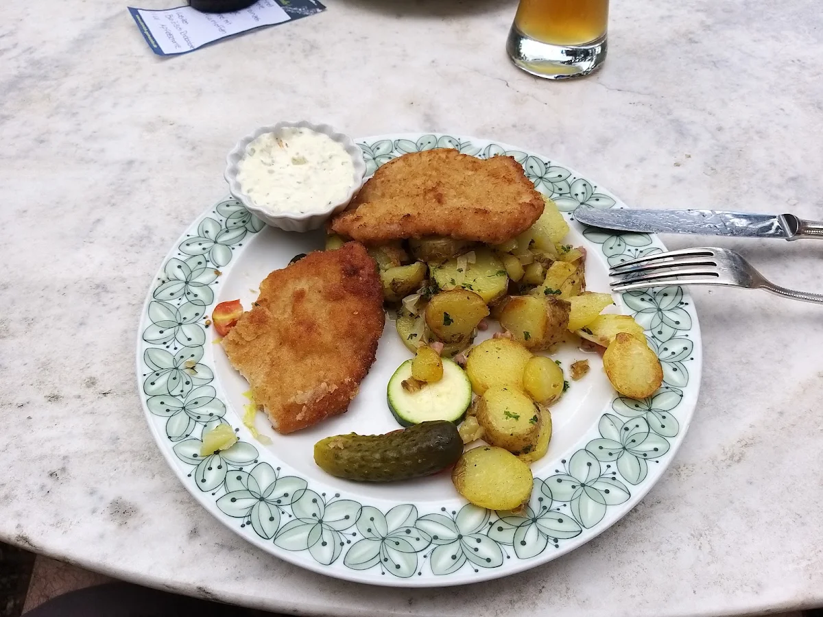 Essen und Trinken, Rasthuus Alte Schule Hoesseringen