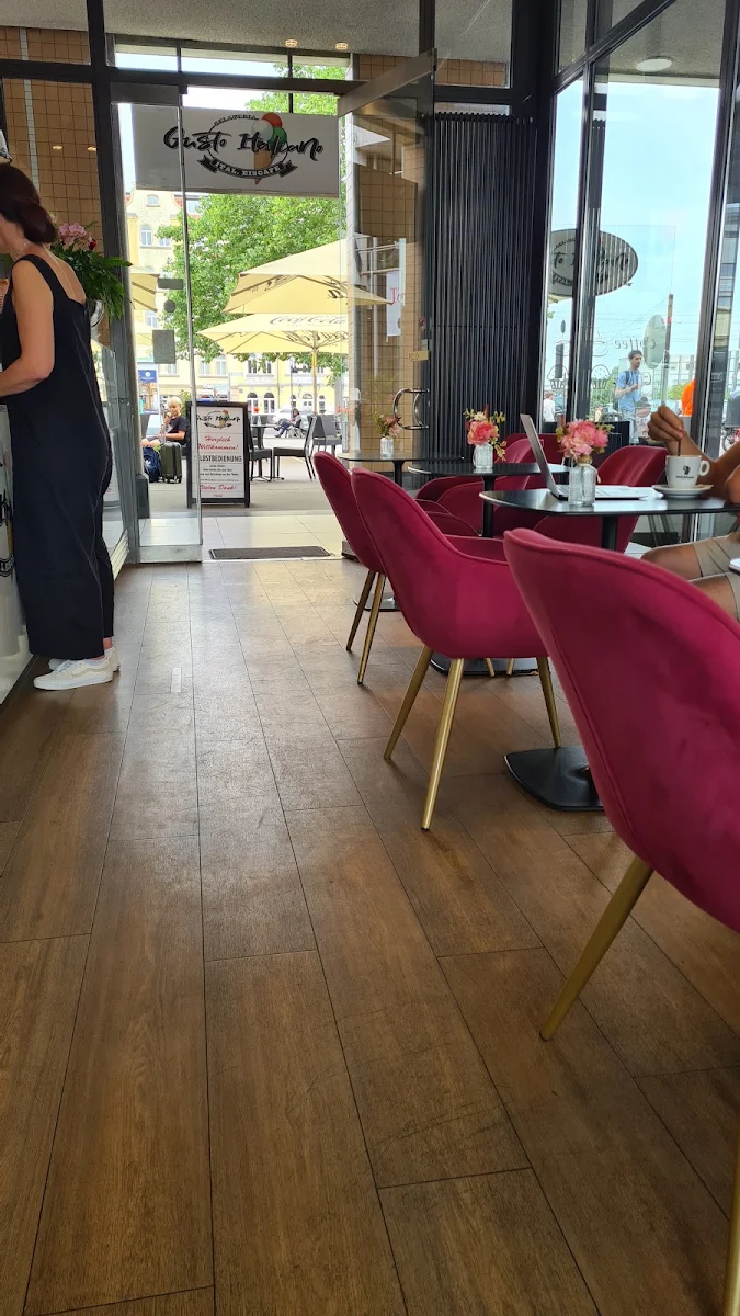 Atmosphäre, Rahel‘s Bar Galateria