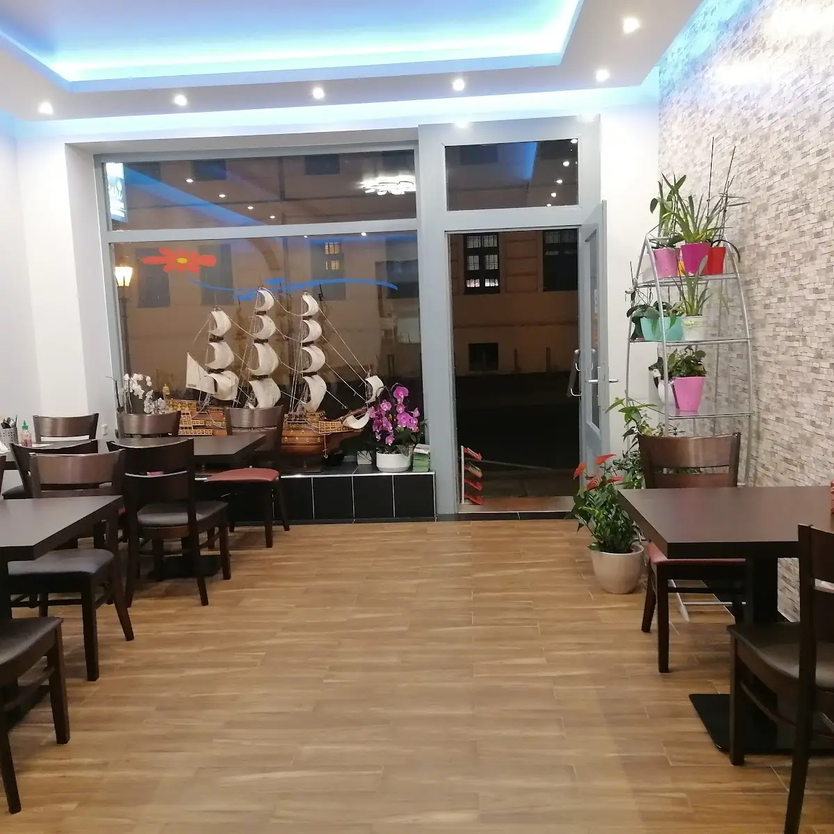 Atmosphäre, Hikari Sushi
