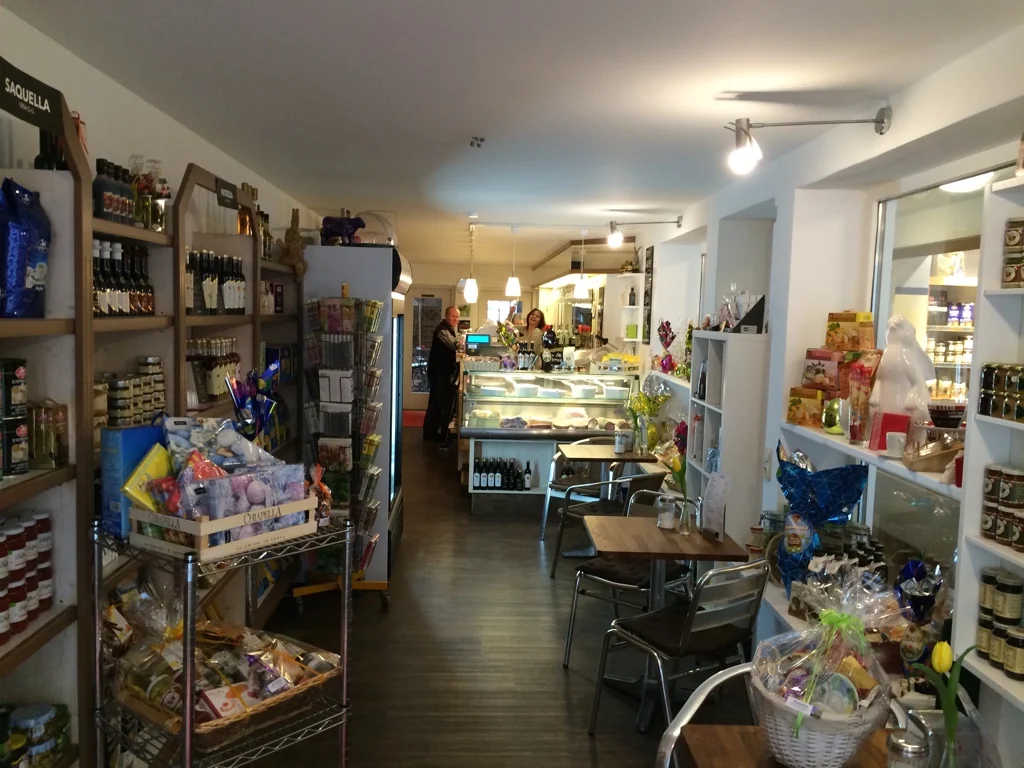 Atmosphäre, AZZURRO Ital. Café & Feinkost