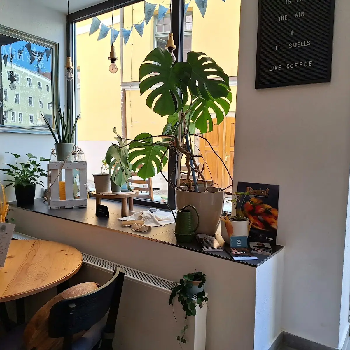 Atmosphäre, Miri´s Café