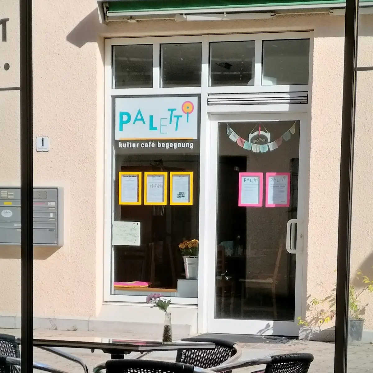 Atmosphäre, Paletti Kulturcafé